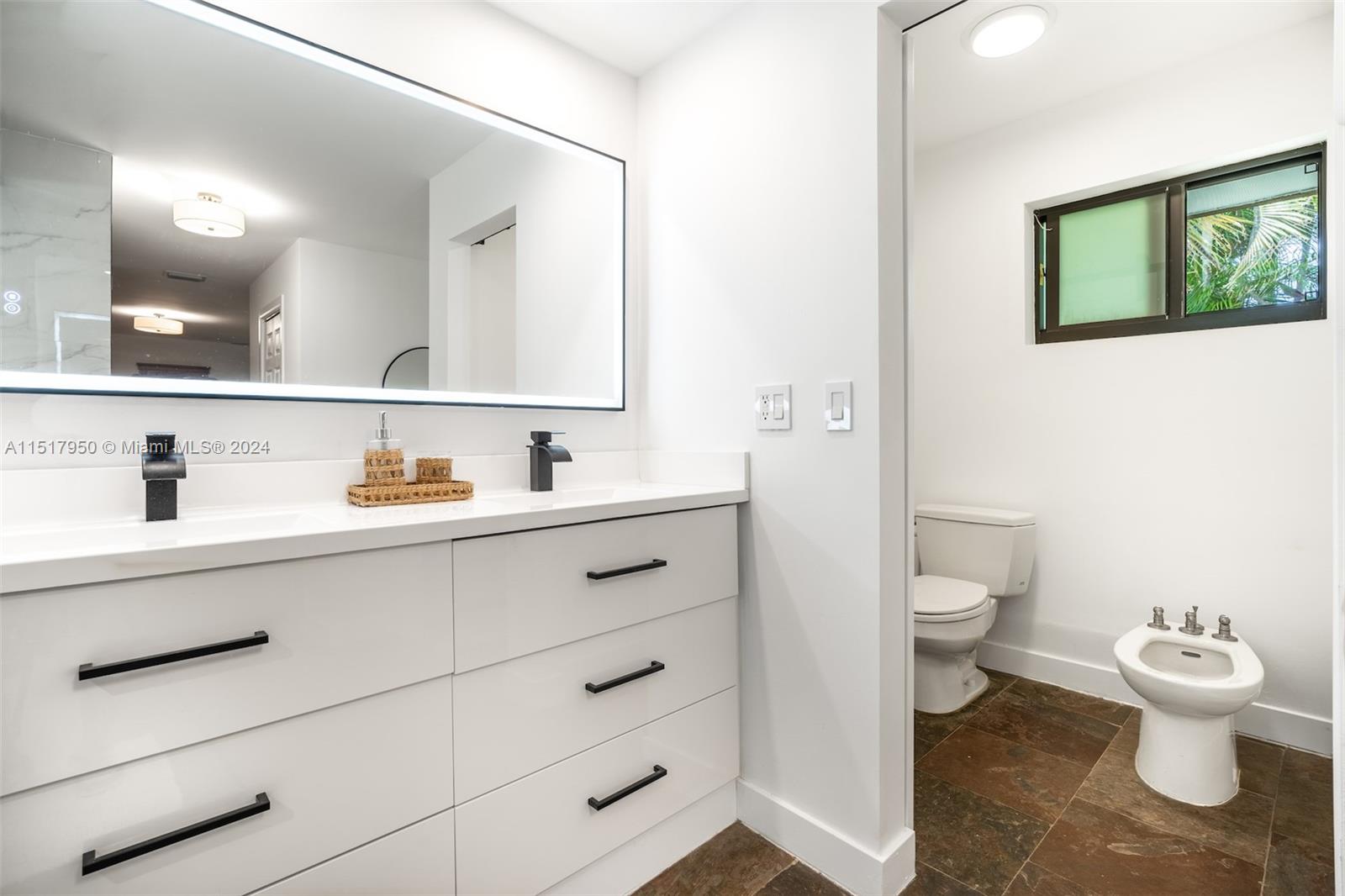 Miami, Florida 33184, United States, 8 Bedrooms Bedrooms, ,7 BathroomsBathrooms,Residential,Active,66461