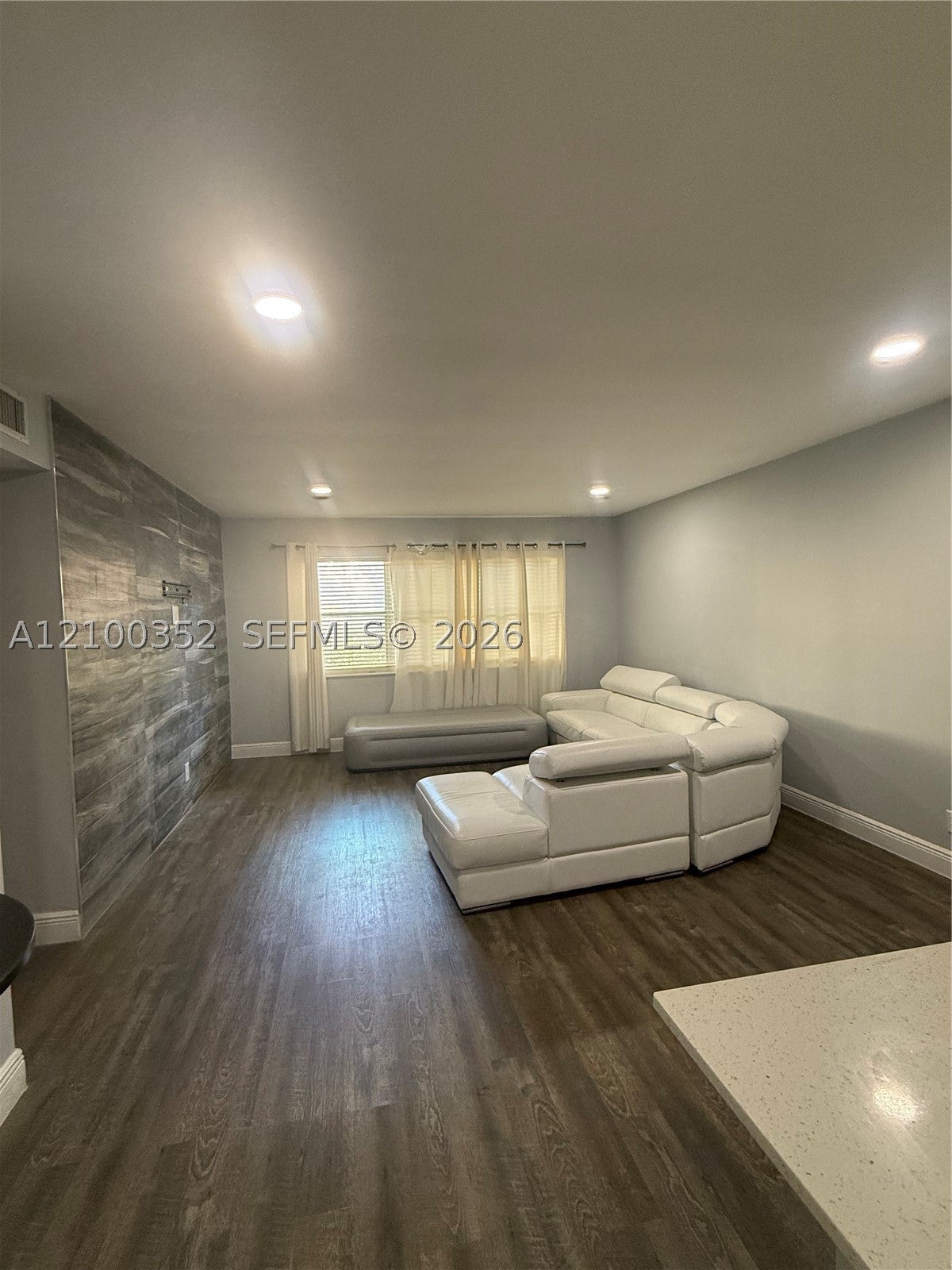 View photos, virtual tours, details... 610 SE 2nd Ave L4