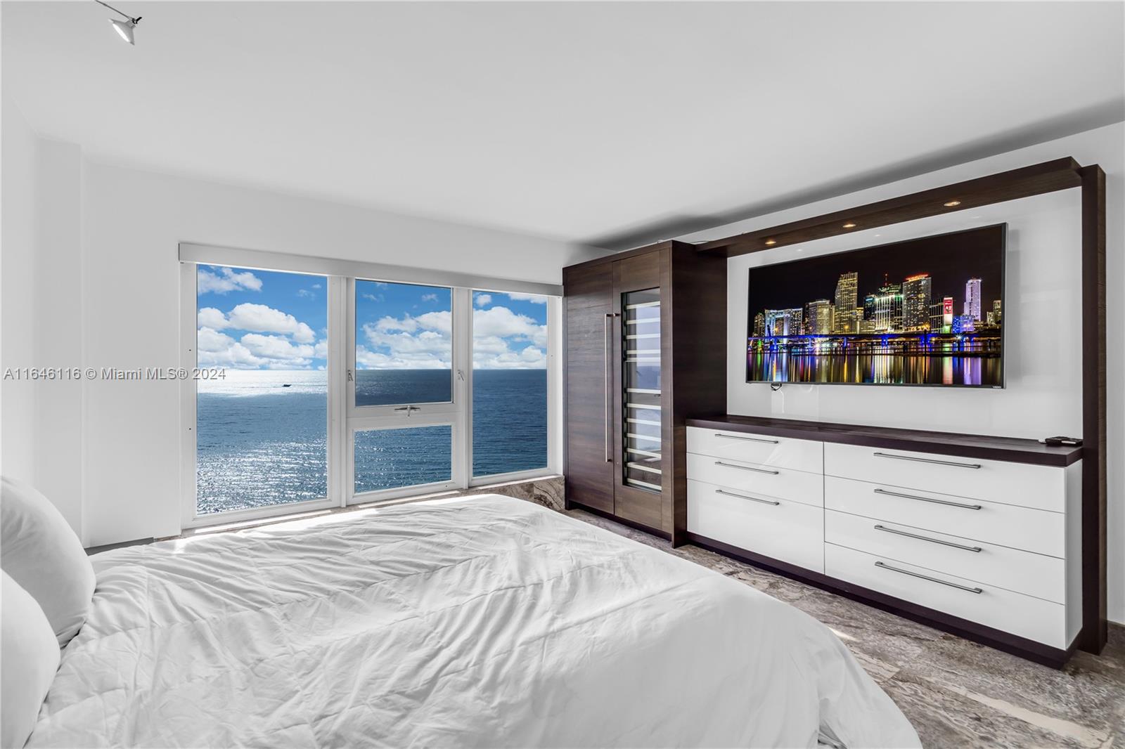 OCEAN REEF TOWERS INC CON - Residential