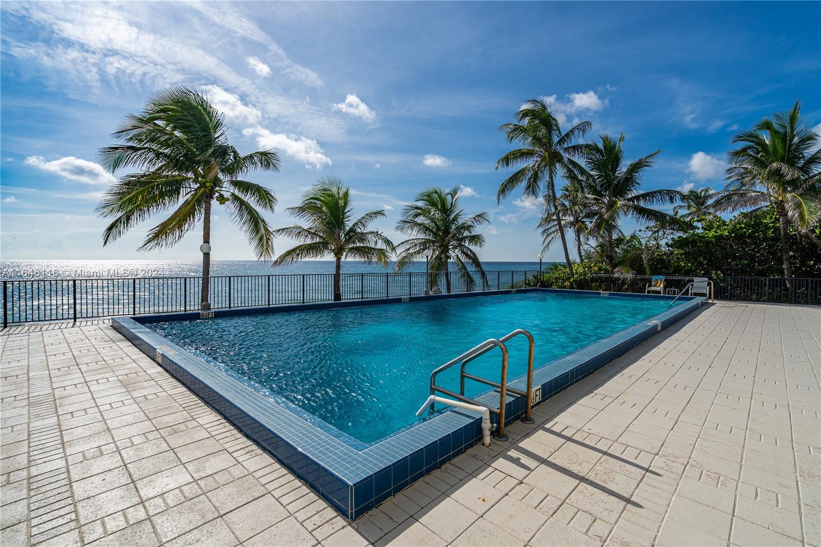 OCEAN REEF TOWERS INC CON - Residential