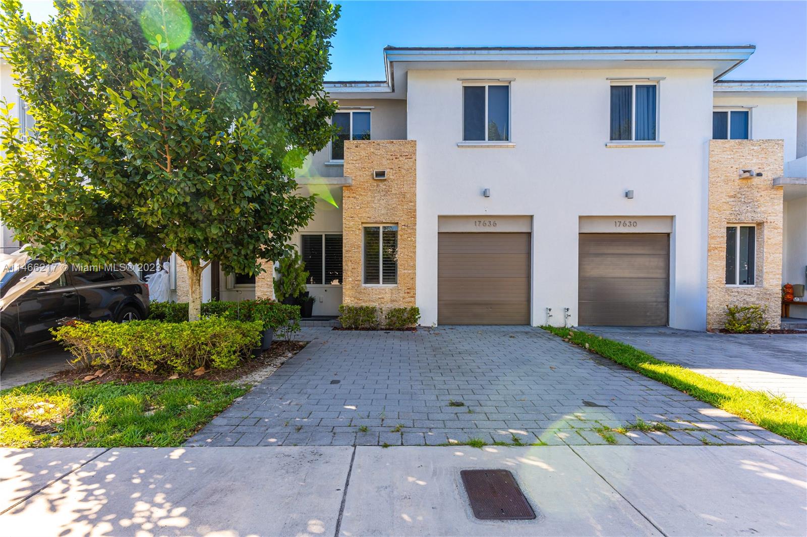 SECURE neighborhood and Beautiful modern light layout! Make this 3 bedroom, 3 bathroom and a spacious den your new home. The property does not need any repairs. Rooms have great closet space, living room space, garage space and parking space. DO NOT MISS THIS OPPORTUNITY. Call today to make an appointment. Low monthly Association includes landscaping, pool, clubhouse, gym, etc.
***Please text listing agent for Showing request.***