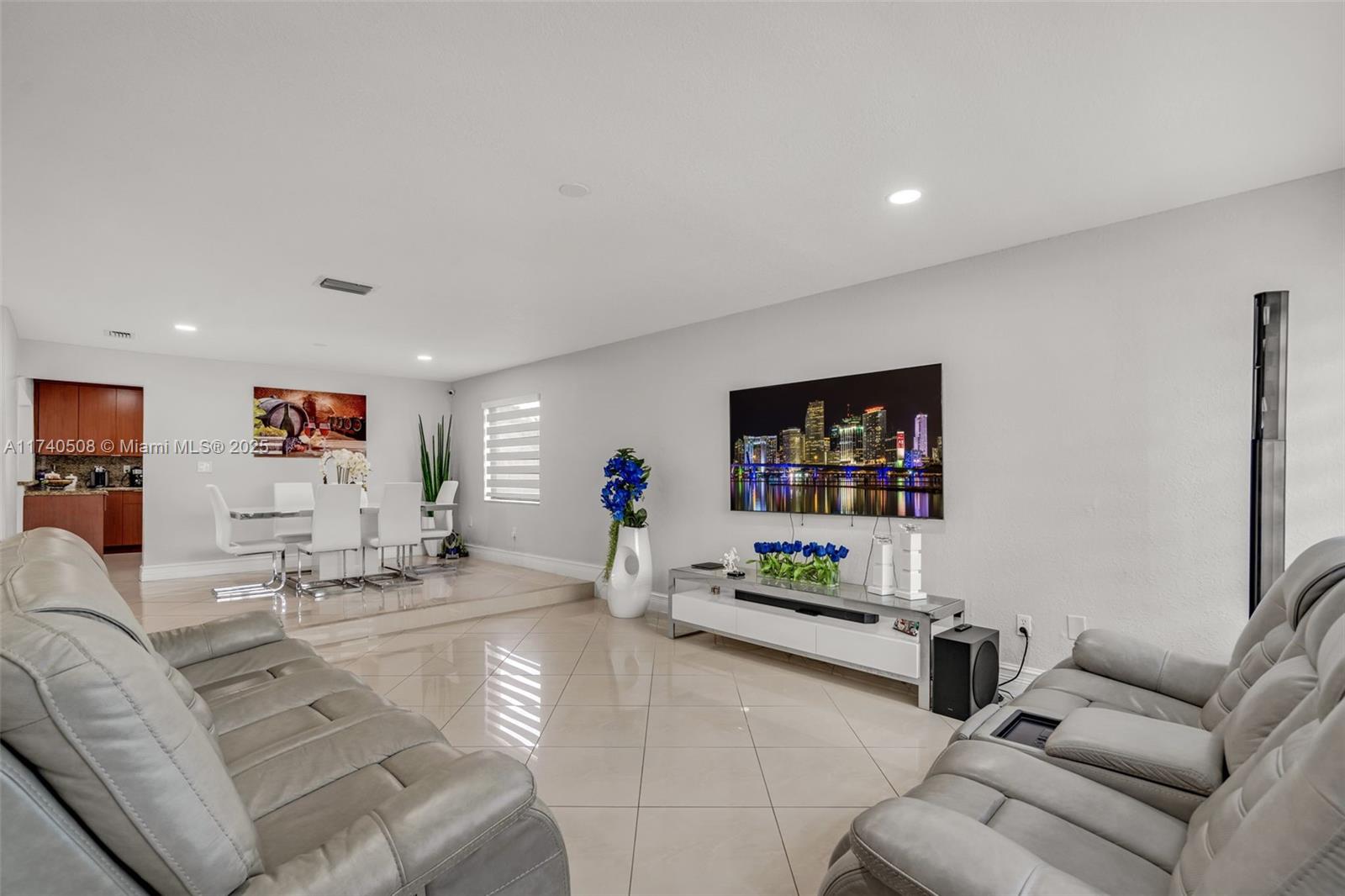 UNIV PARK EAST SEC 2 - Residential