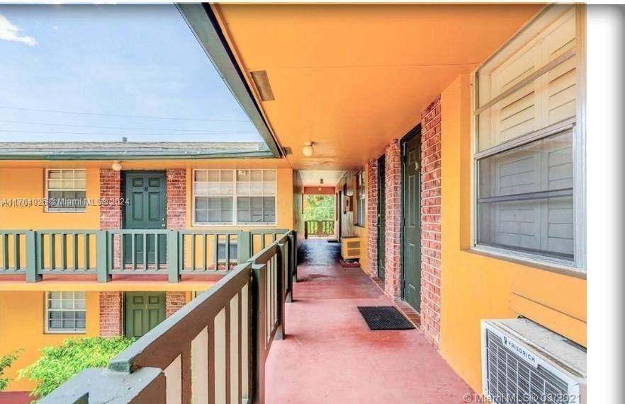 Rental Property at 1702 Mckinley St 6, Hollywood, Broward County, Florida - Bedrooms: 1 
Bathrooms: 1  - $1,550 MO.