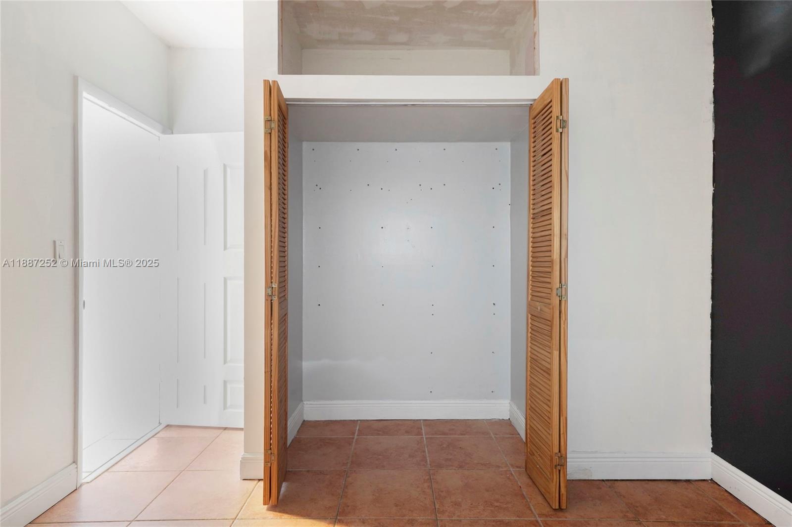 SPANISH LAKES 2ND ADDN - Residential