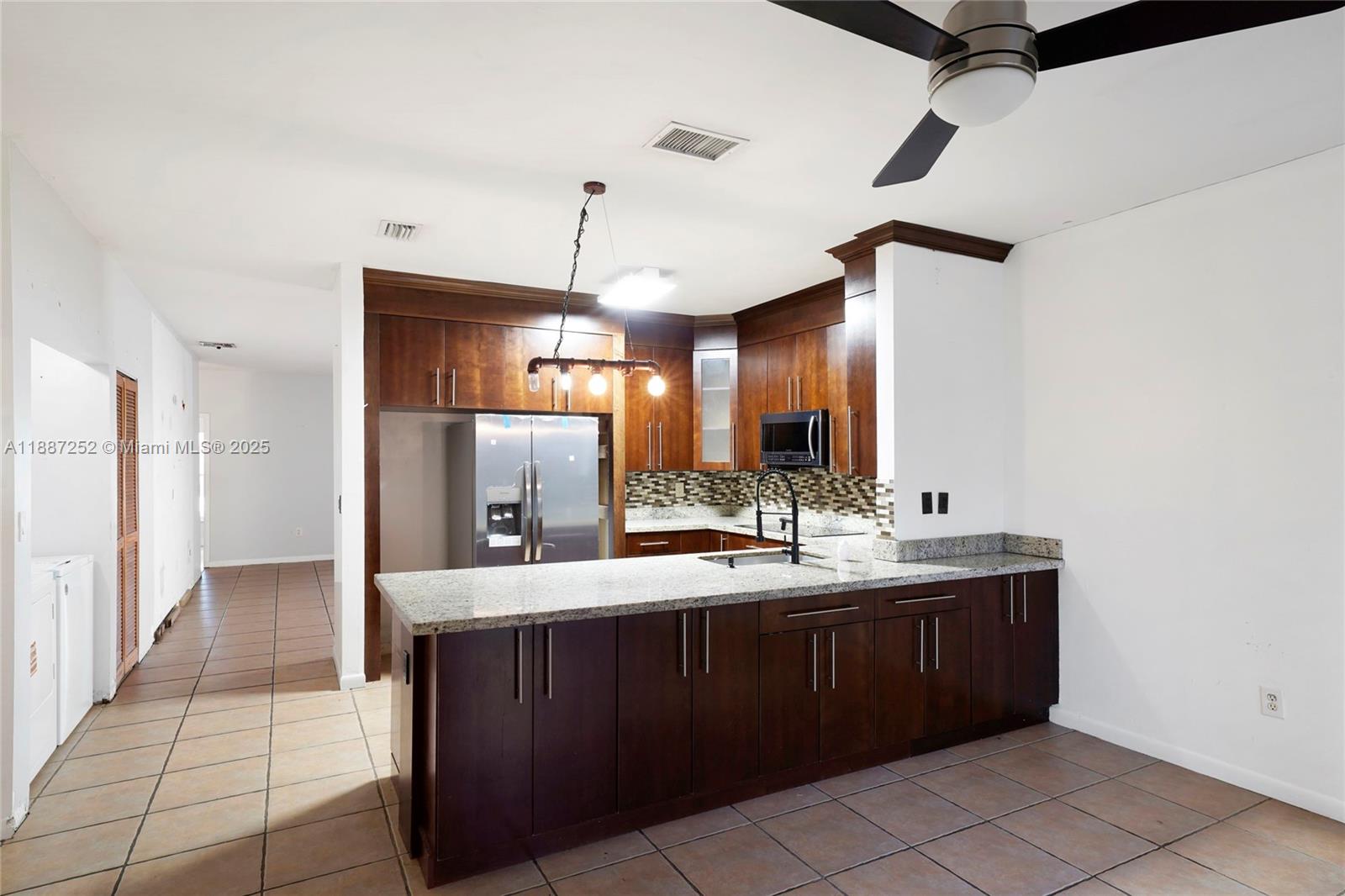 SPANISH LAKES 2ND ADDN - Residential