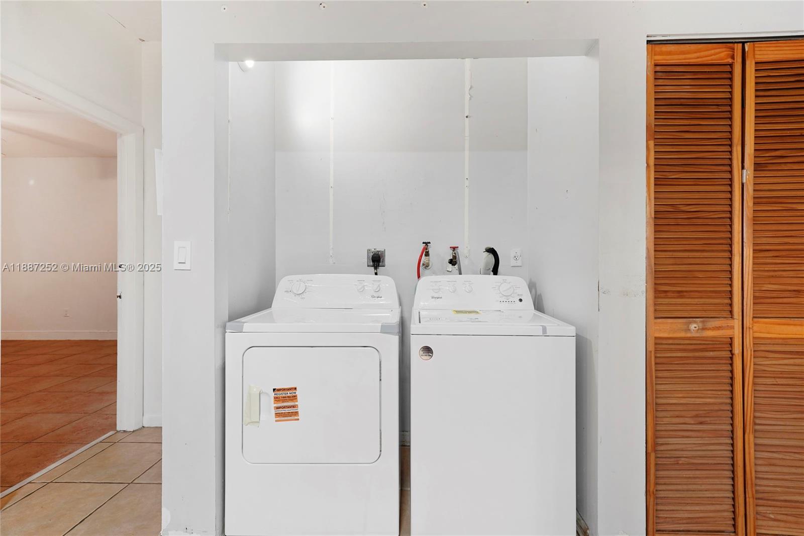 SPANISH LAKES 2ND ADDN - Residential