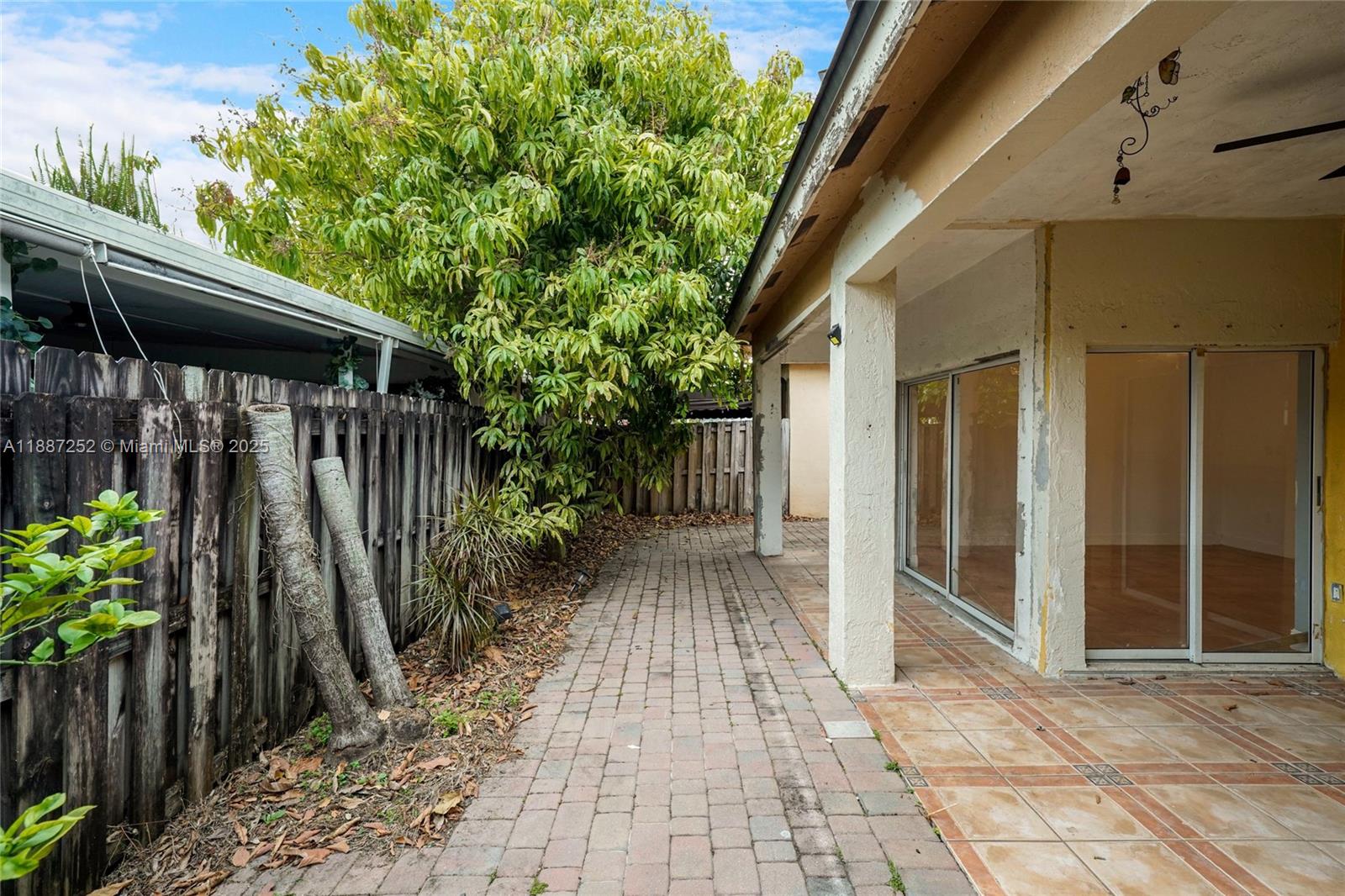 SPANISH LAKES 2ND ADDN - Residential