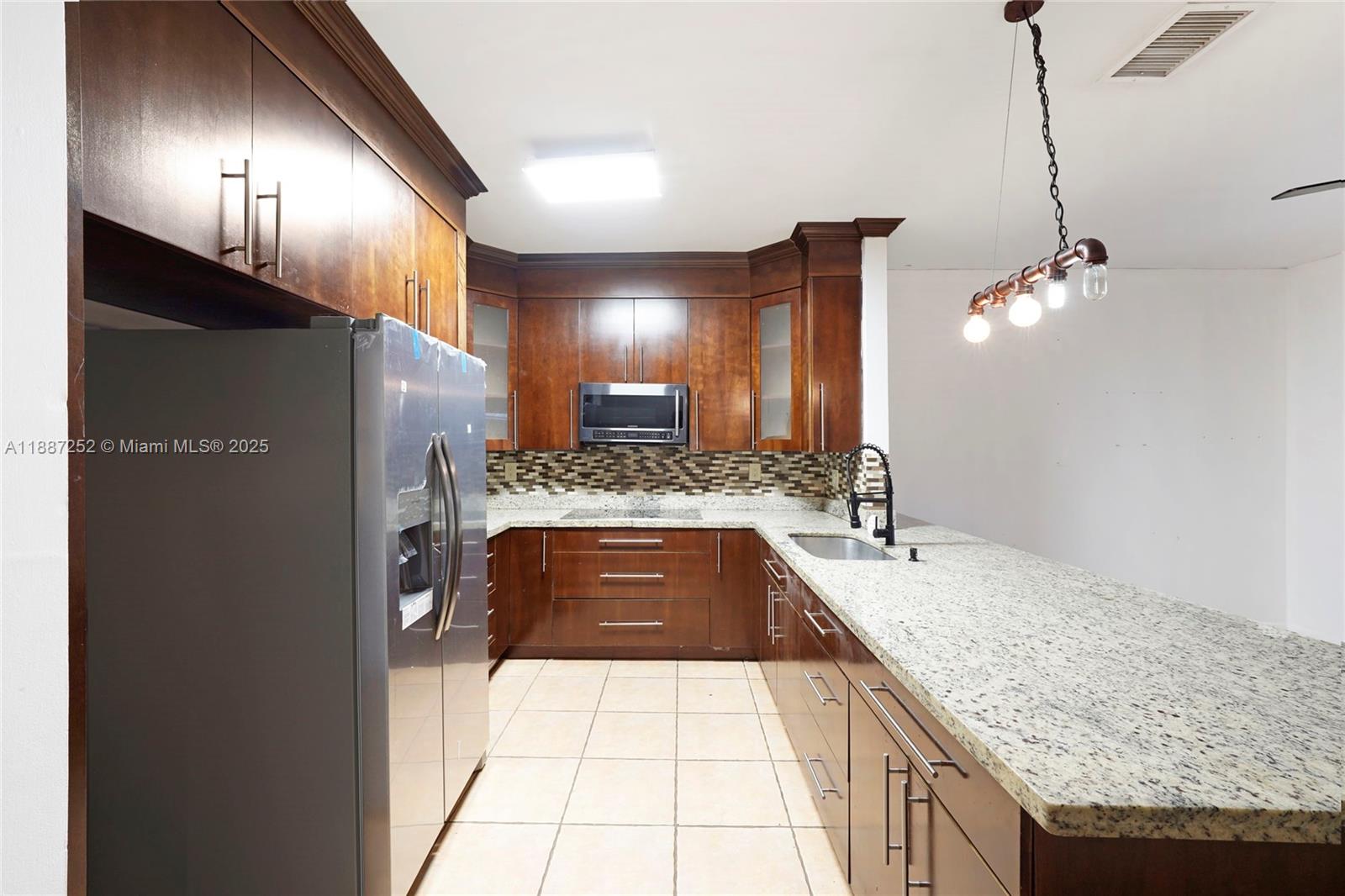 SPANISH LAKES 2ND ADDN - Residential