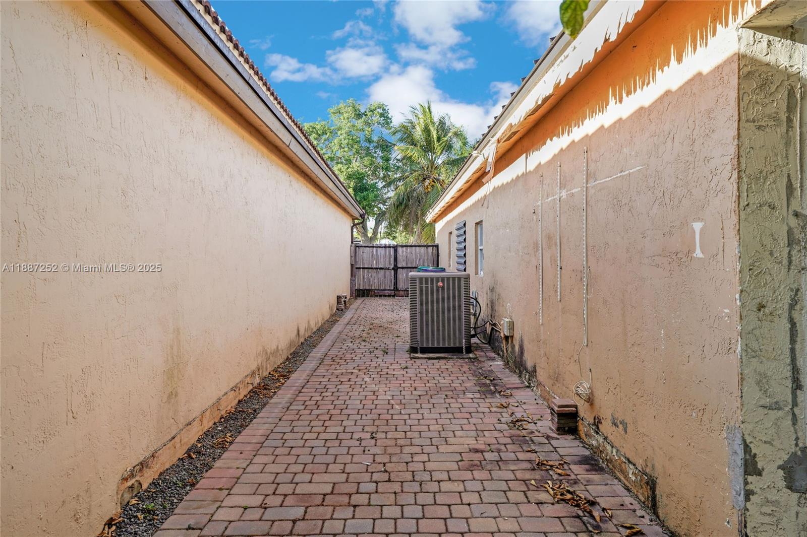 SPANISH LAKES 2ND ADDN - Residential