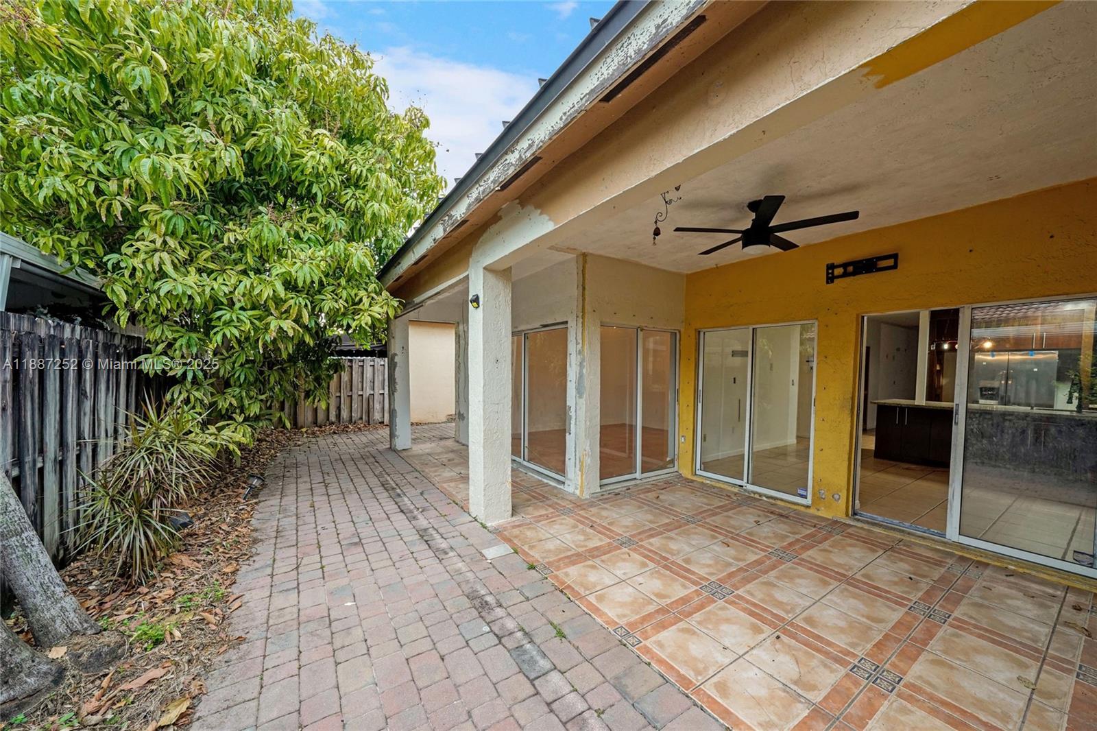 SPANISH LAKES 2ND ADDN - Residential