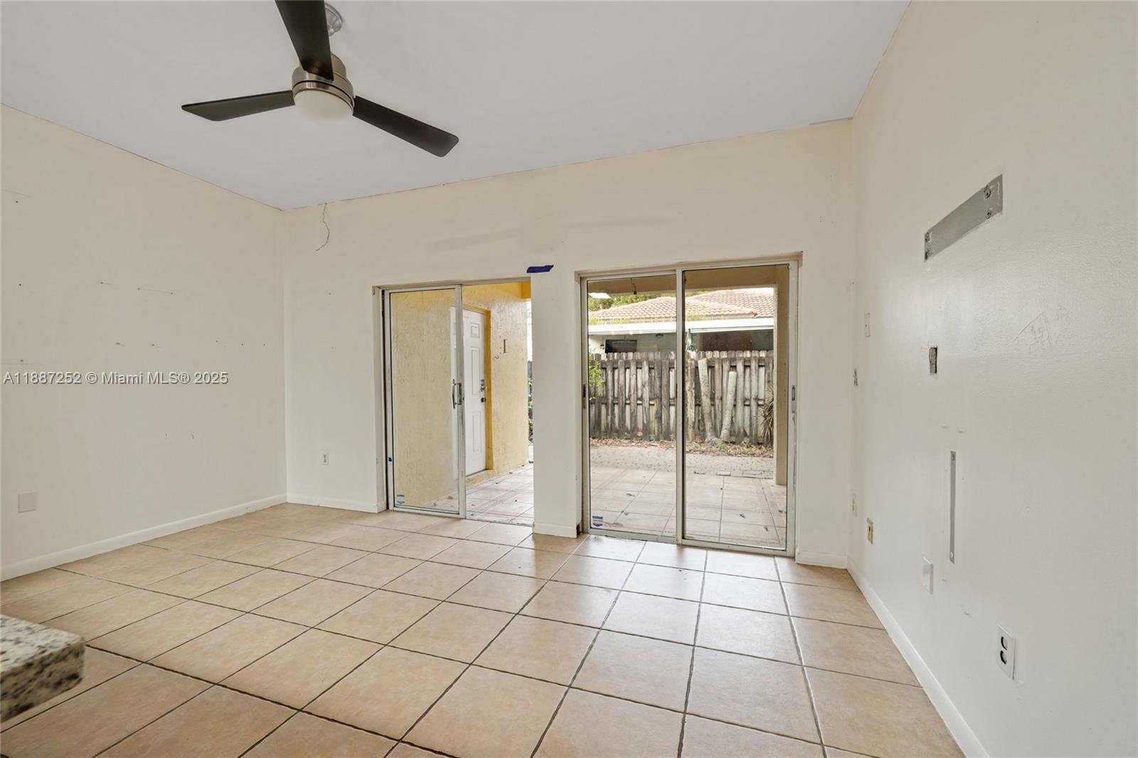 SPANISH LAKES 2ND ADDN - Residential