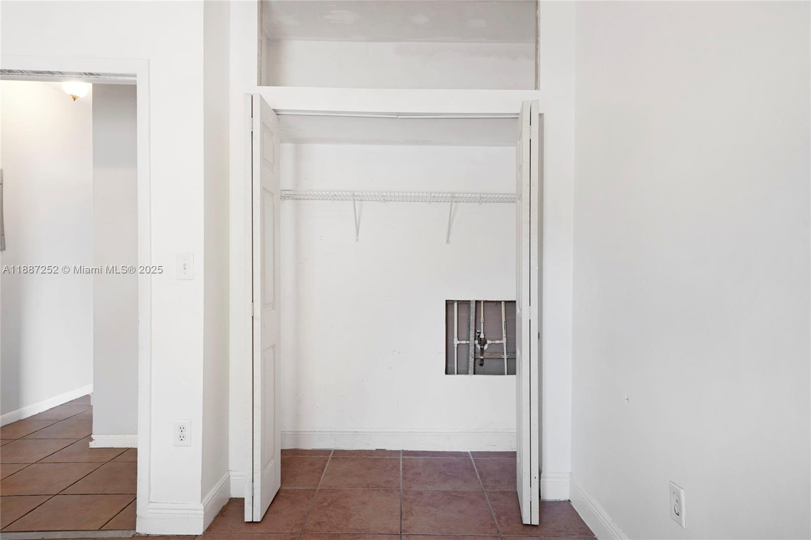 SPANISH LAKES 2ND ADDN - Residential