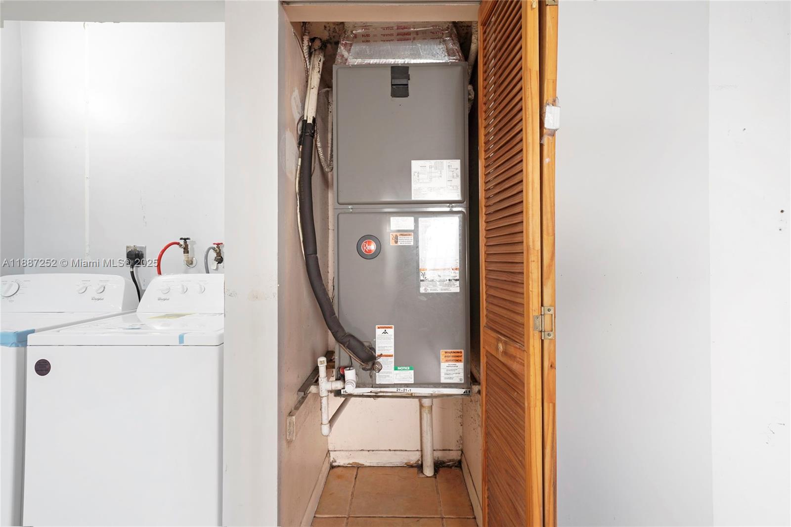 SPANISH LAKES 2ND ADDN - Residential