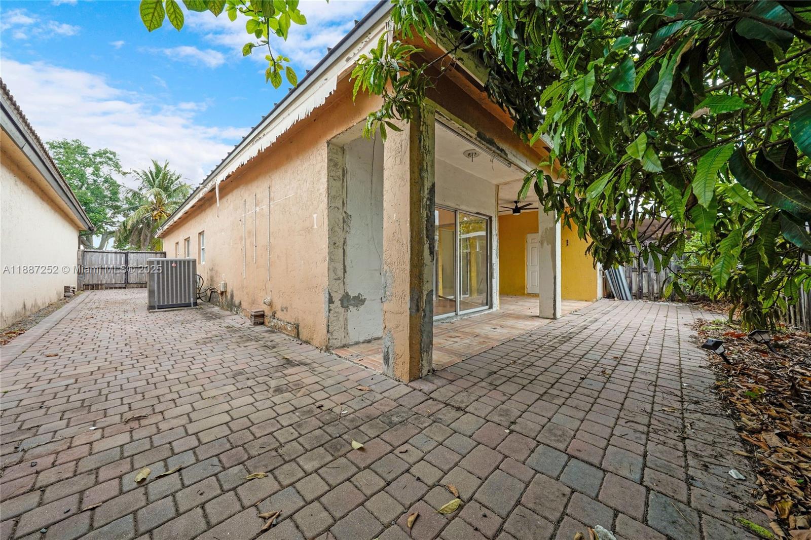 SPANISH LAKES 2ND ADDN - Residential