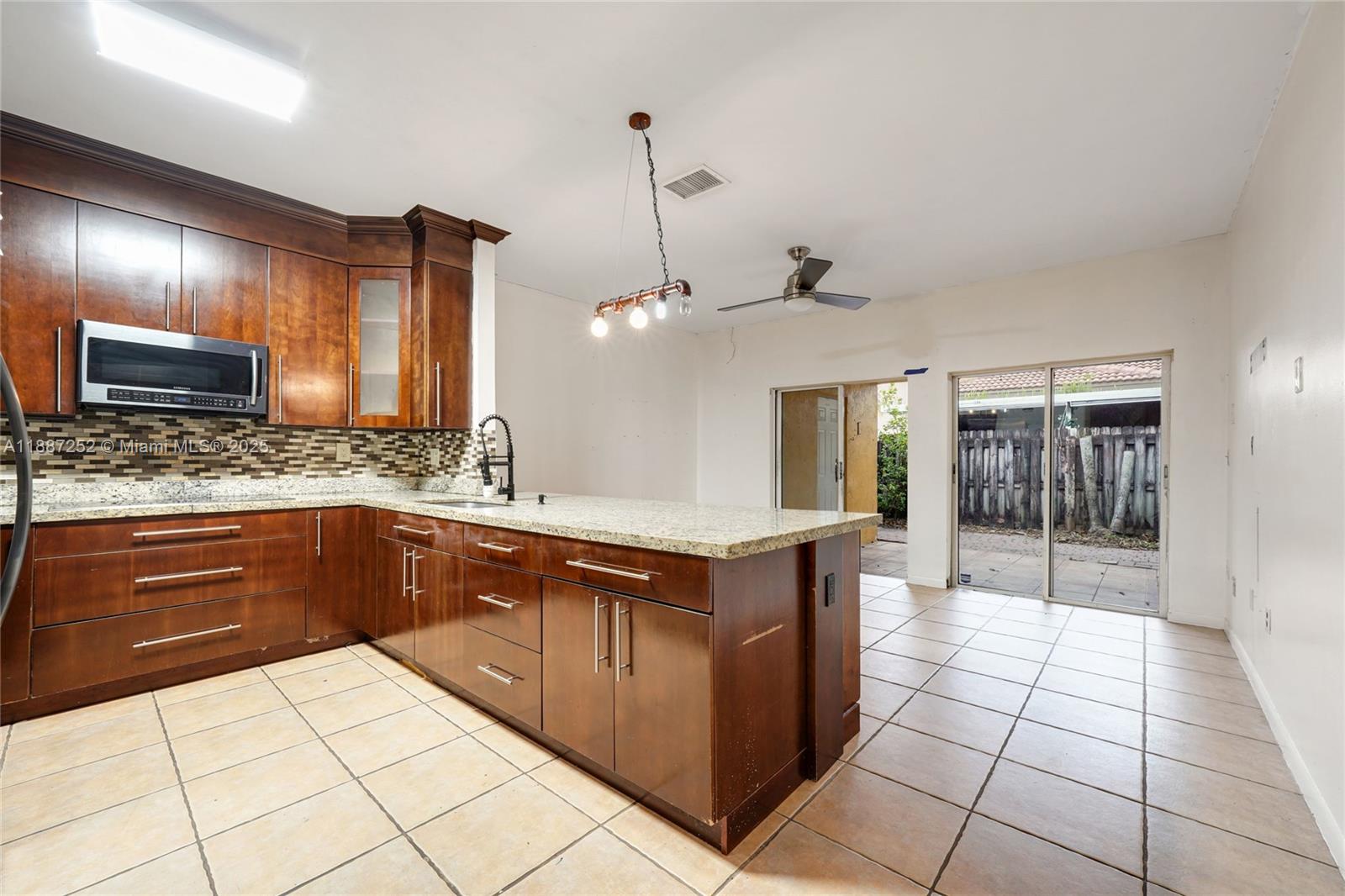 SPANISH LAKES 2ND ADDN - Residential