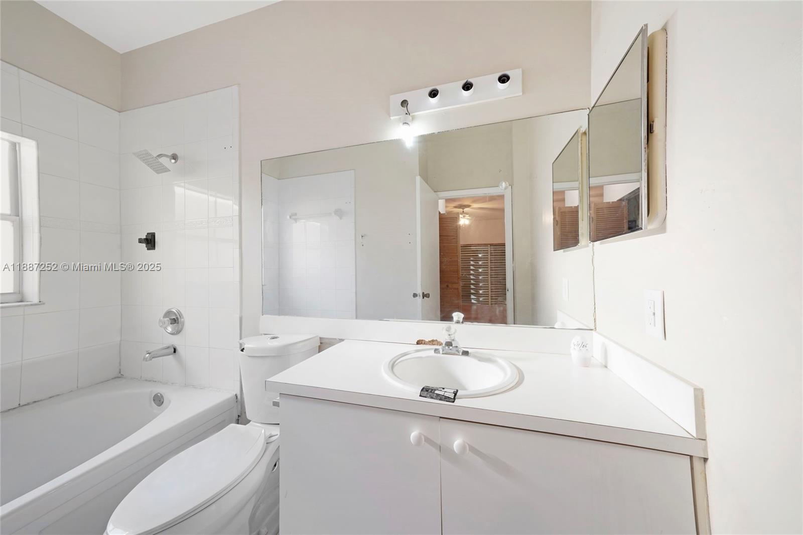 SPANISH LAKES 2ND ADDN - Residential