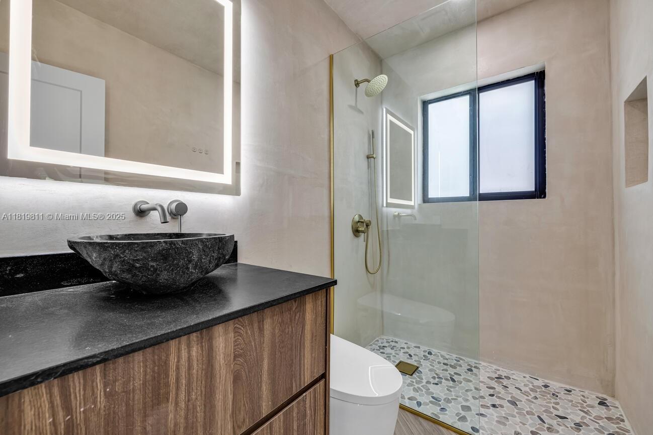 8931 Ne 2nd Ave N2, El Portal, Miami-Dade County, Florida - 1 Bedrooms  
1 Bathrooms - 