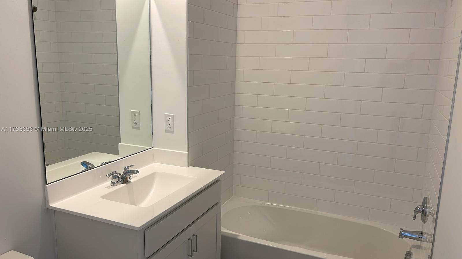 DELRAY TRAILS AT VILLA DE - Residential Lease
