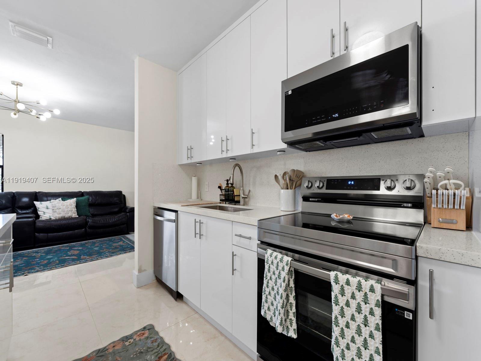 LAUREL MANOR - Residential