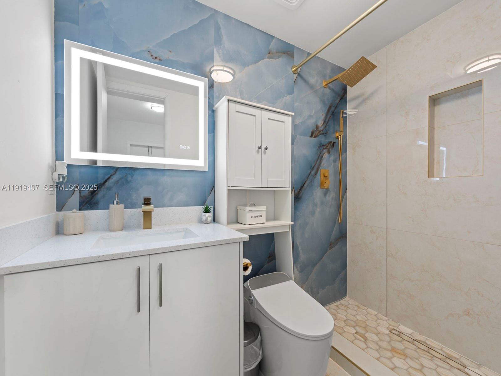 LAUREL MANOR - Residential