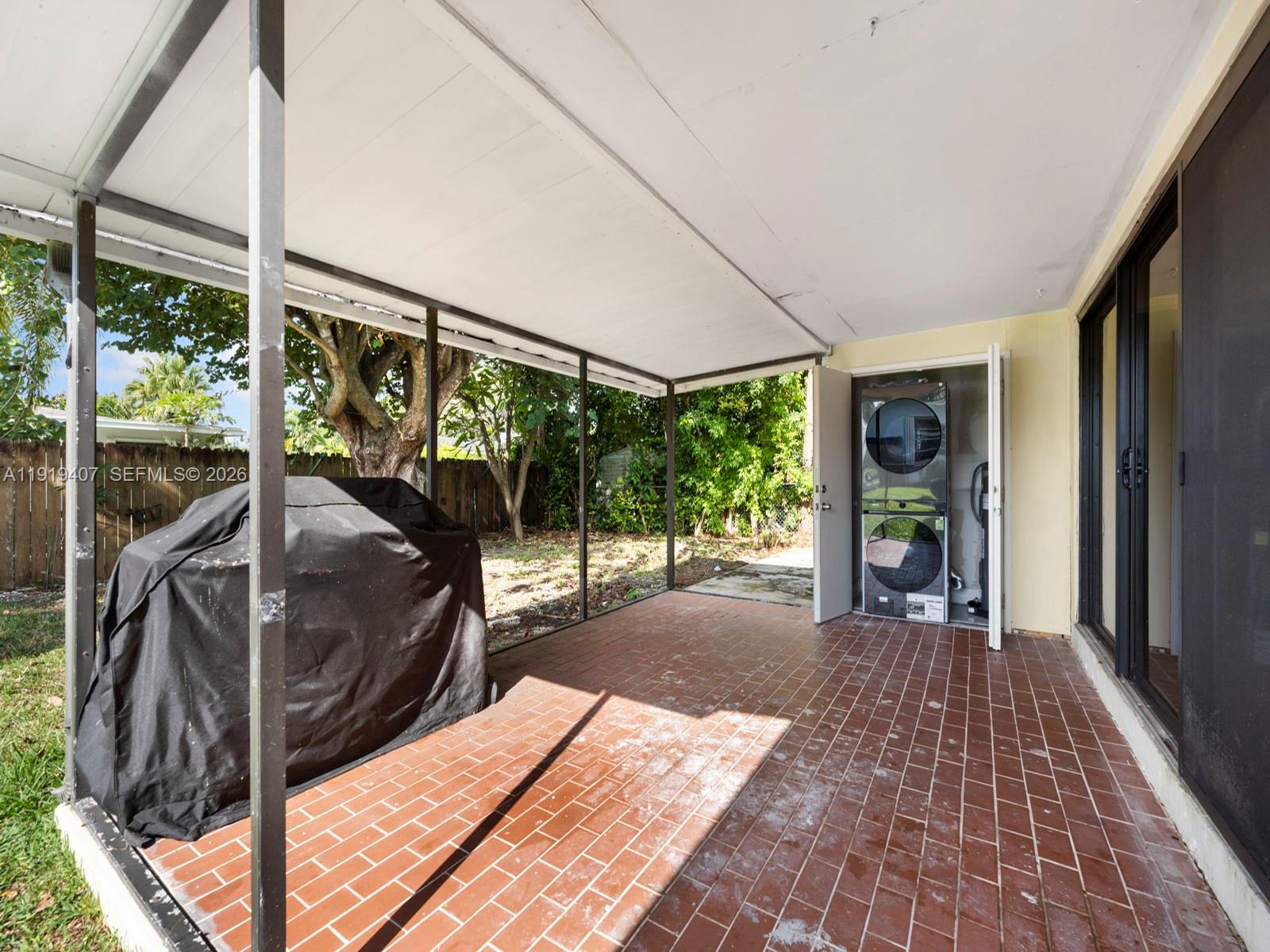 LAUREL MANOR - Residential