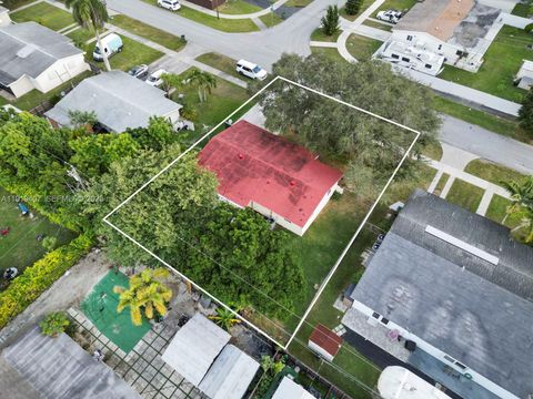 Photo of 1562 NW 8th Ave, Homestead, FL 33030 (MLS # A11919407)