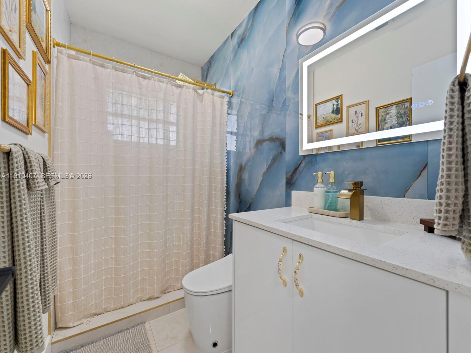 LAUREL MANOR - Residential