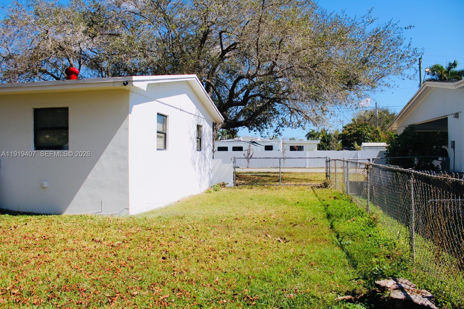 LAUREL MANOR - Residential