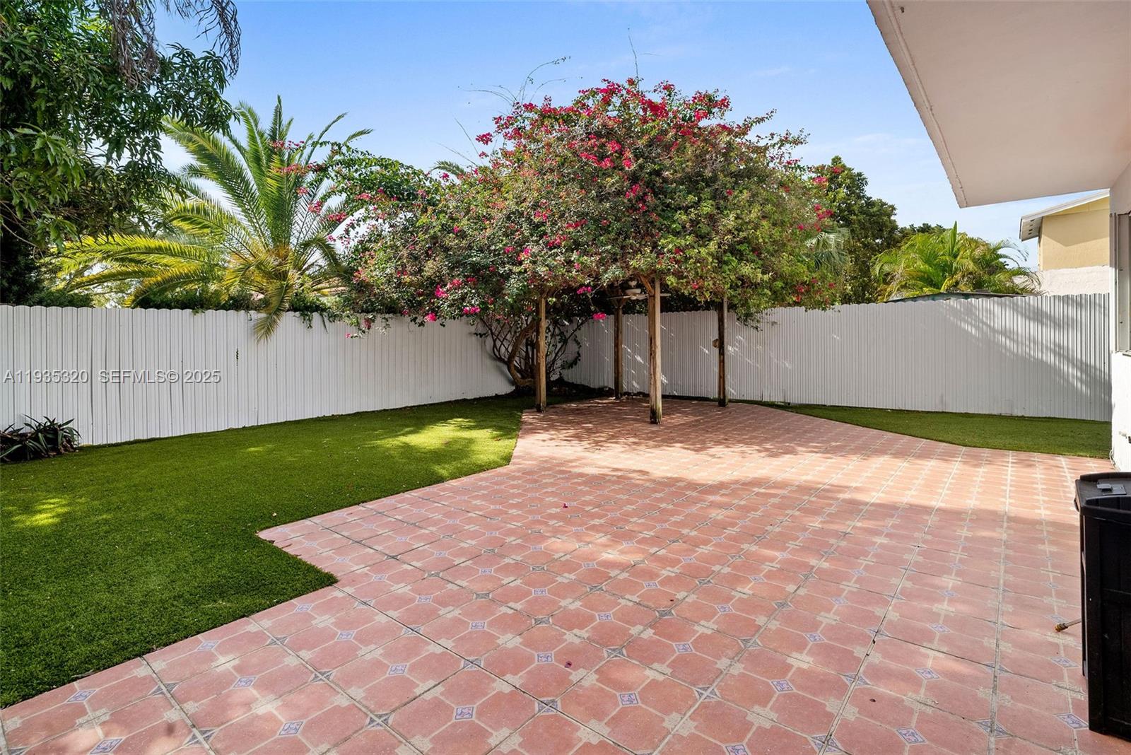 WESTBROOKE TWIN HOMES CON - Residential