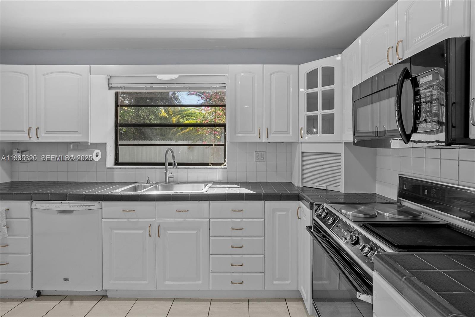 WESTBROOKE TWIN HOMES CON - Residential