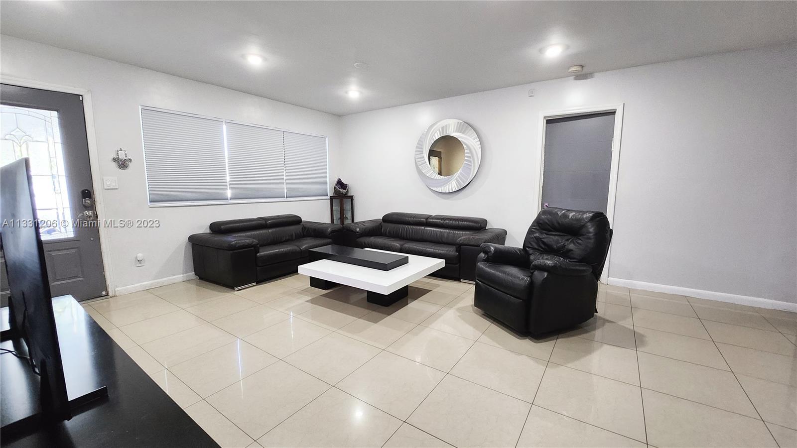 Single family home for rent in the heart of Hollywood. Central location, close to Publix, Starbucks, gym, and restaurants at Sheridan Plaza! Less than a 5-minute drive to The Hard Rock Casino and 15 minutes away from the Fort Lauderdale Airport and beaches. Kitchen has stainless steel appliances and modern washer and dryer. central AC. This house is close to Houses of Worship as well as a park a couple of minutes away. This house have extra big room.