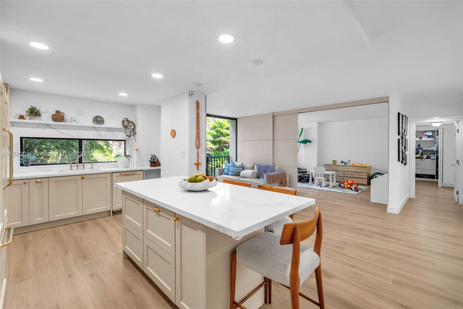 PLAZA OF AMERICAS CONDO P - Residential Lease