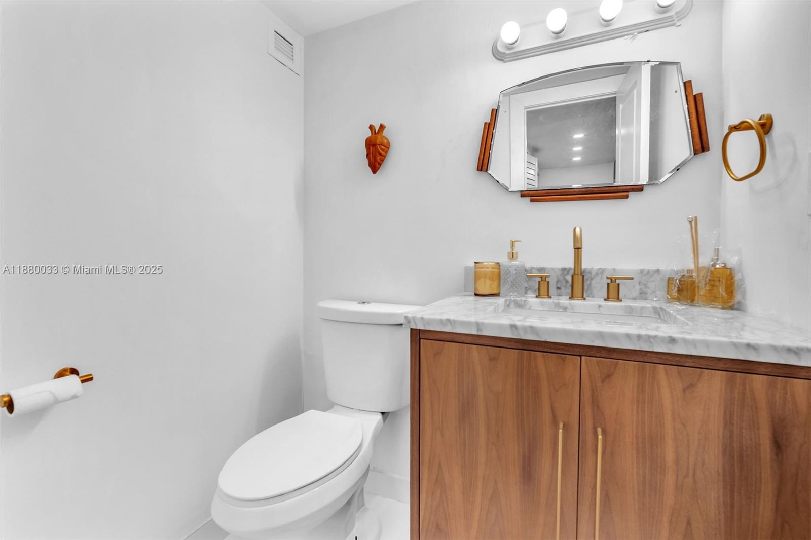 PLAZA OF AMERICAS CONDO P - Residential Lease