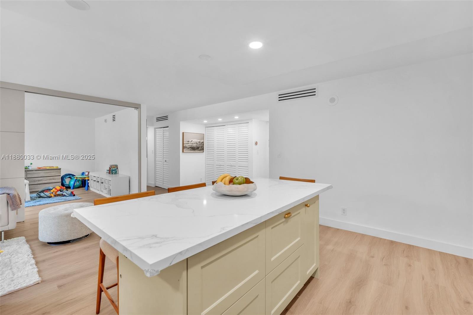 PLAZA OF AMERICAS CONDO P - Residential Lease
