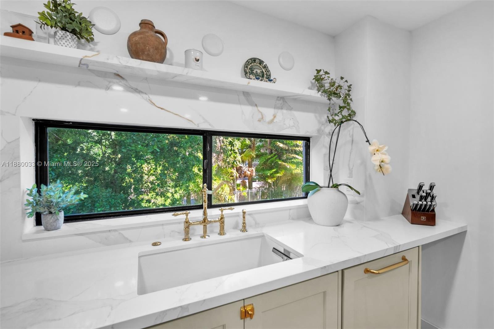 PLAZA OF AMERICAS CONDO P - Residential Lease