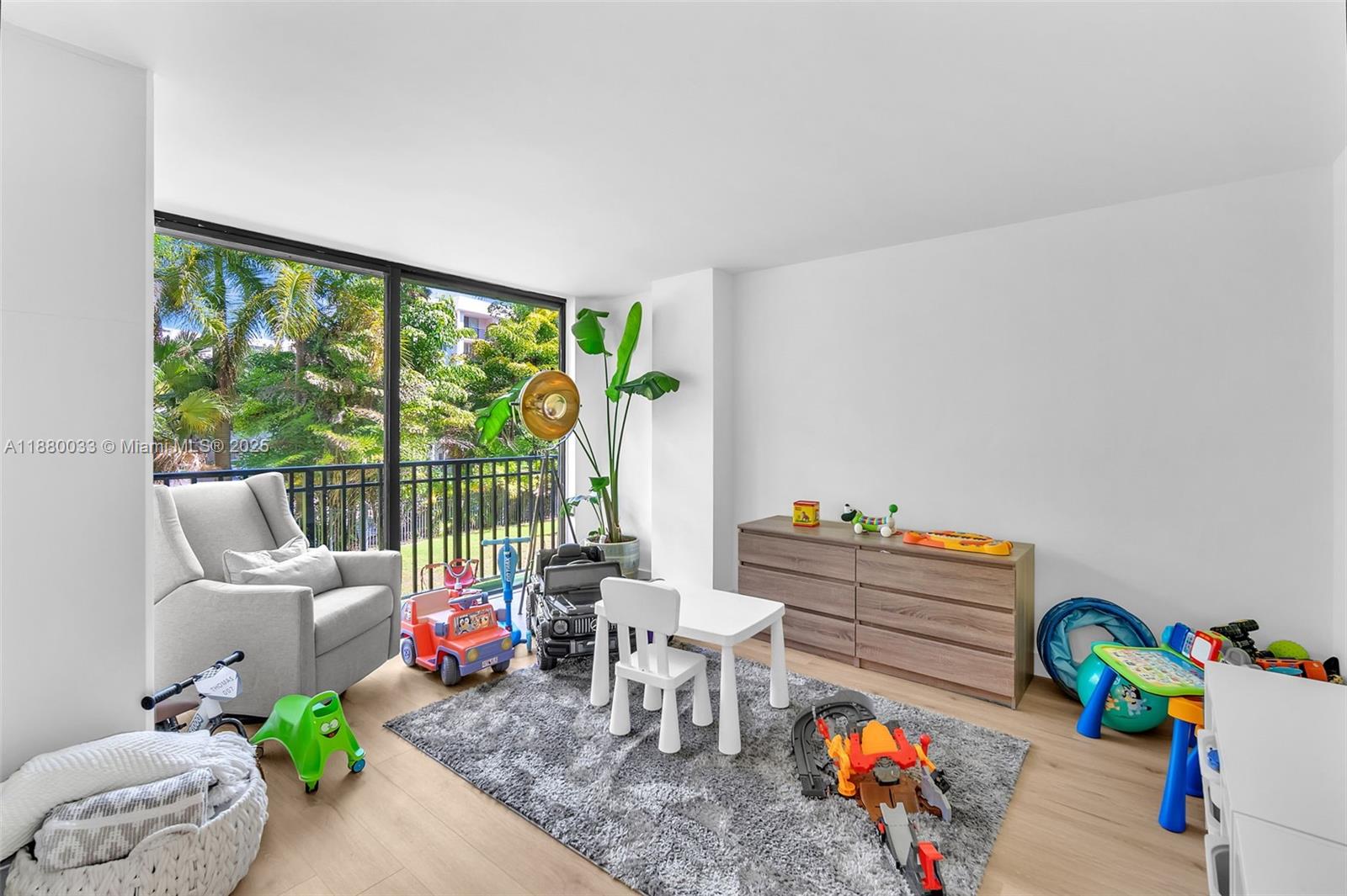 PLAZA OF AMERICAS CONDO P - Residential Lease
