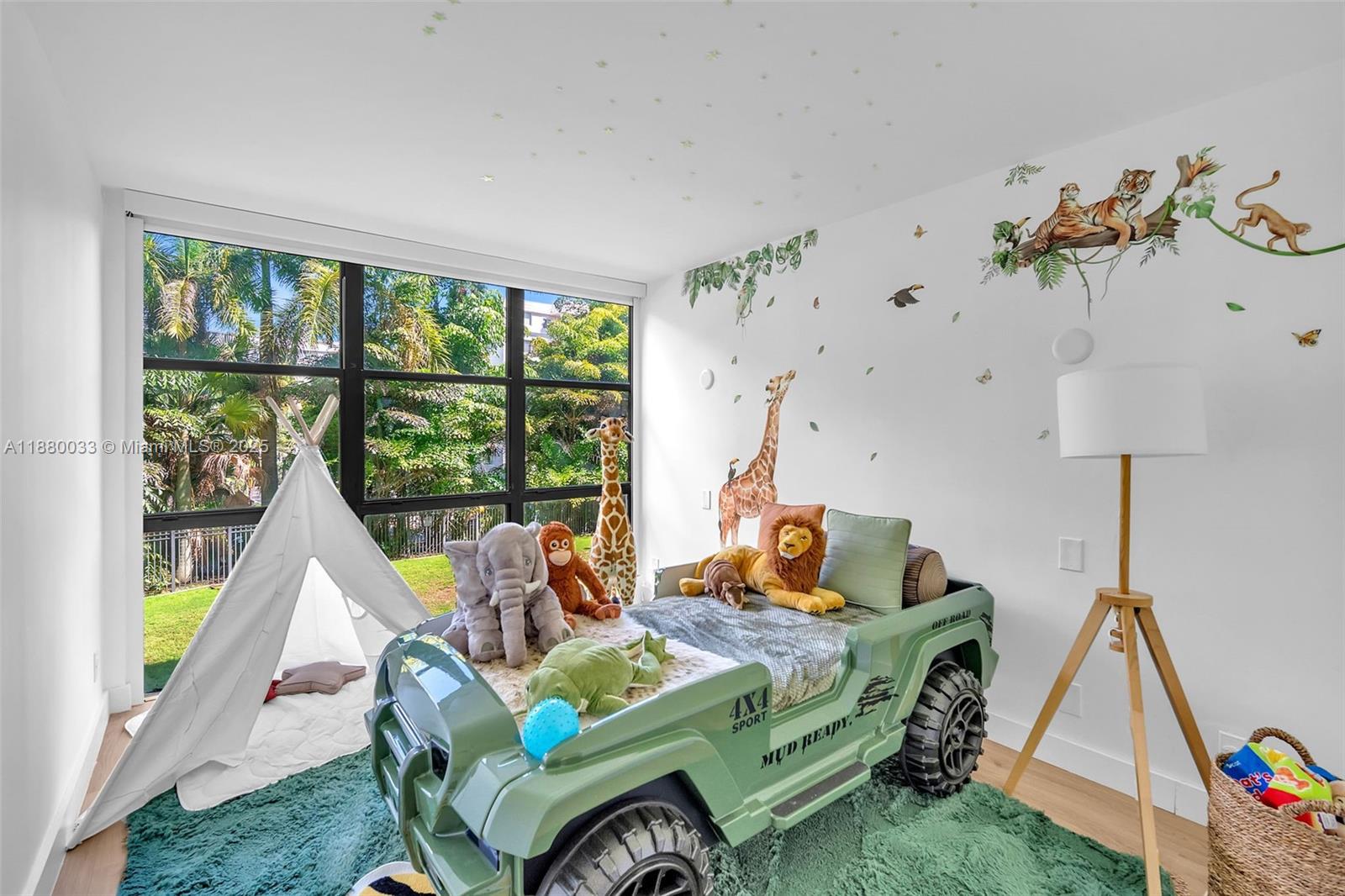 PLAZA OF AMERICAS CONDO P - Residential Lease