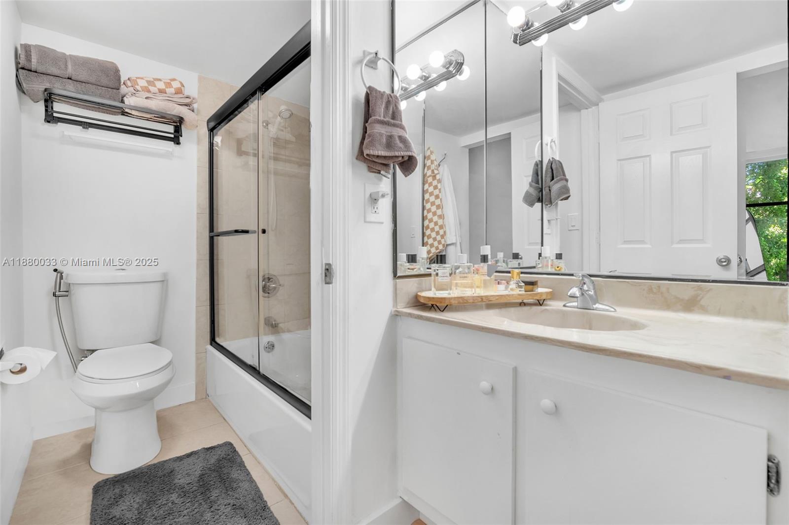PLAZA OF AMERICAS CONDO P - Residential Lease