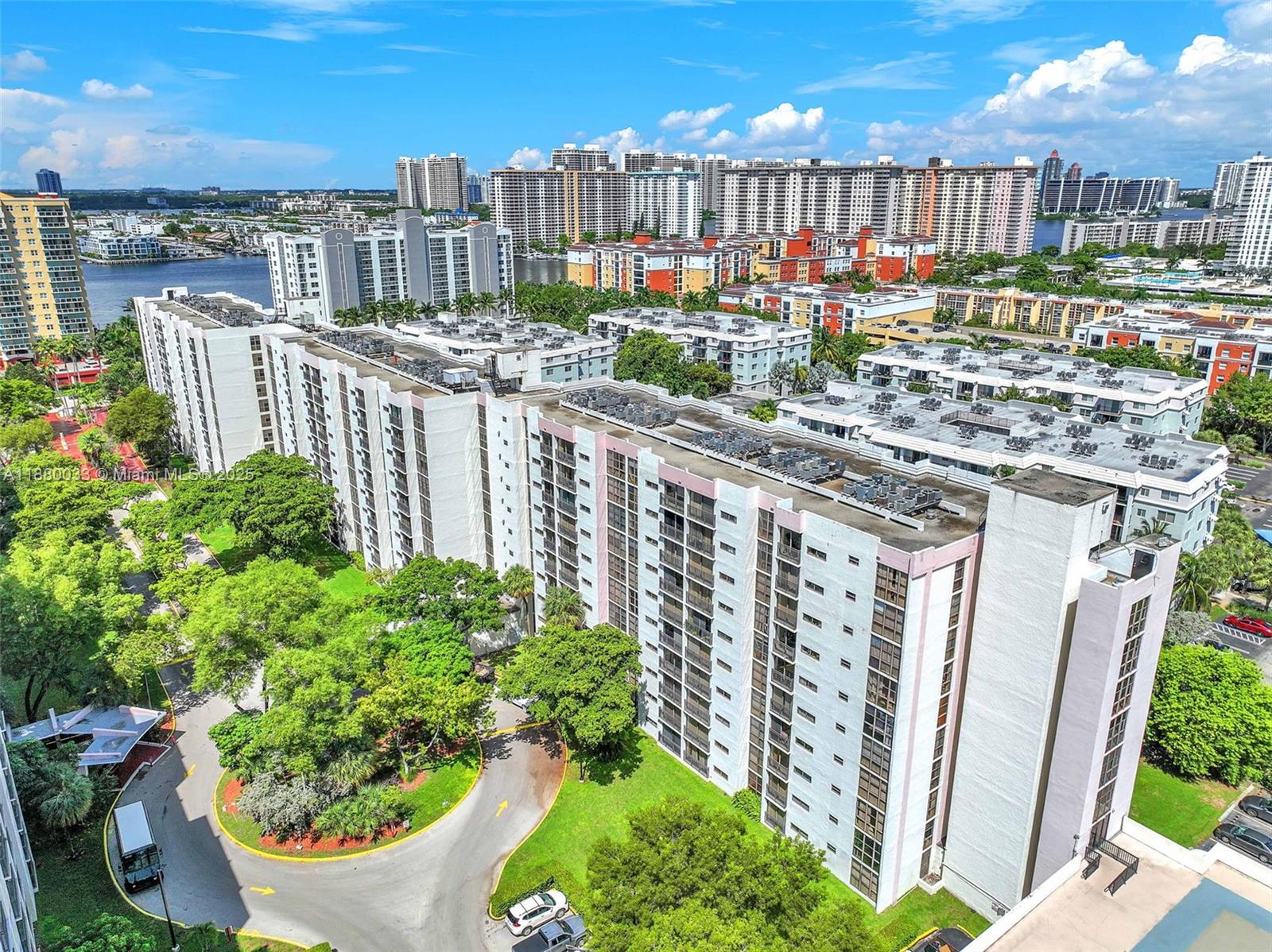 PLAZA OF AMERICAS CONDO P - Residential Lease