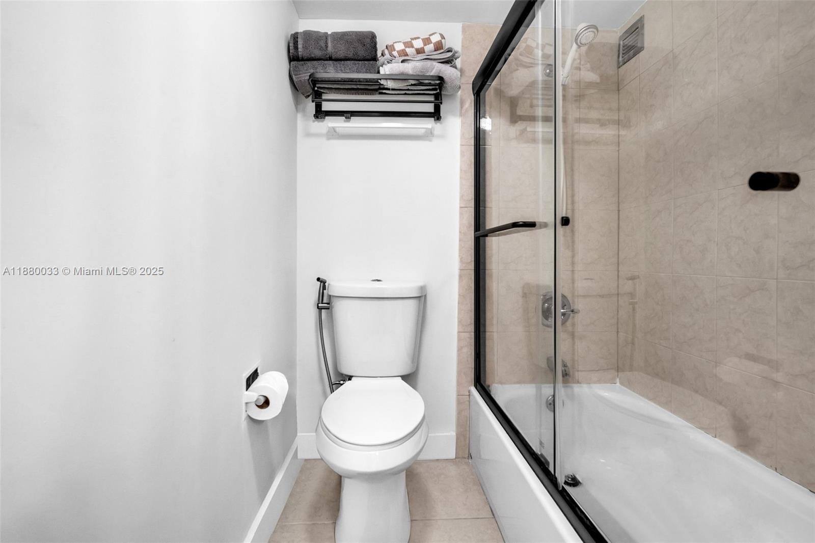 PLAZA OF AMERICAS CONDO P - Residential Lease