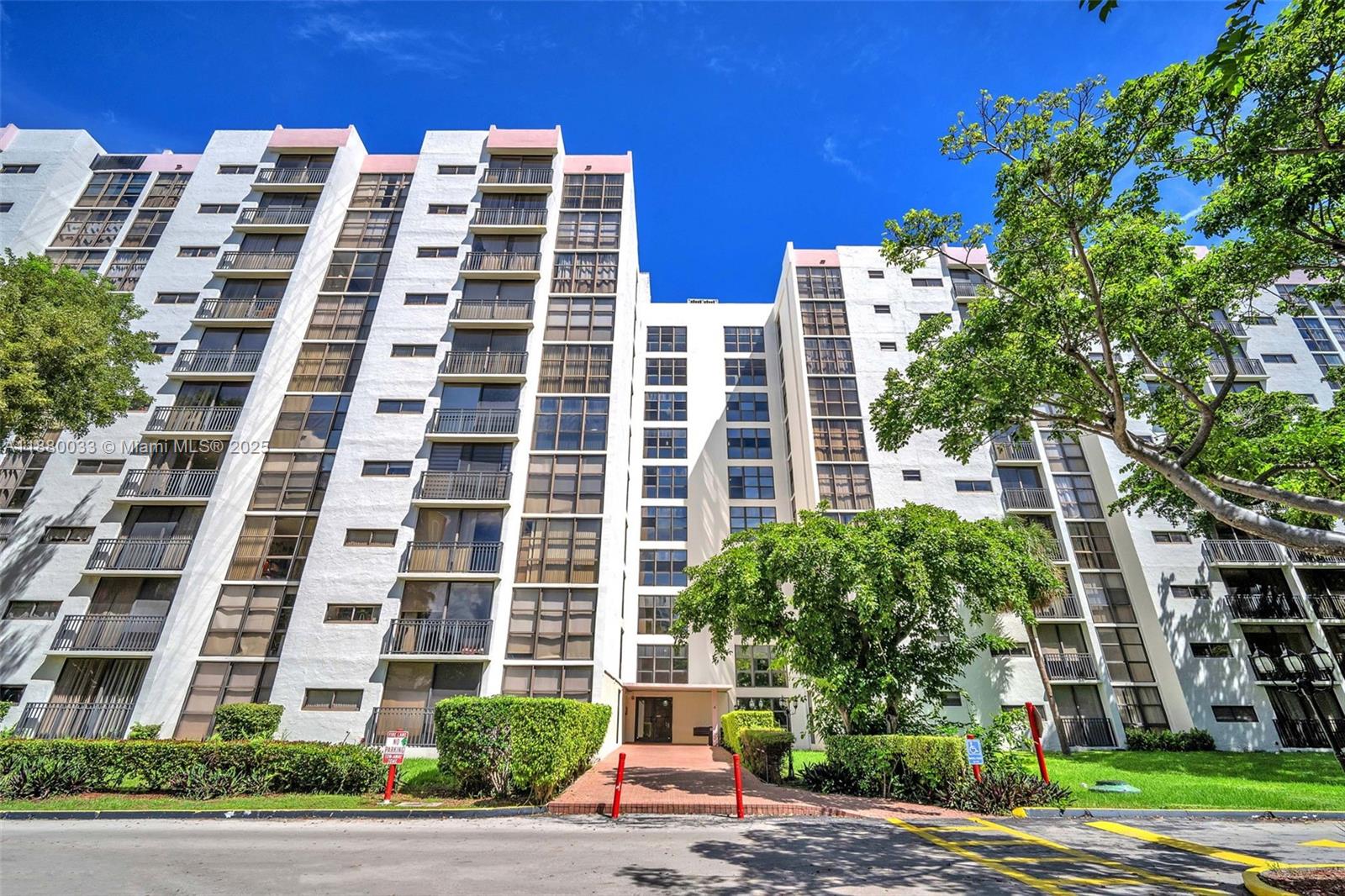 PLAZA OF AMERICAS CONDO P - Residential Lease
