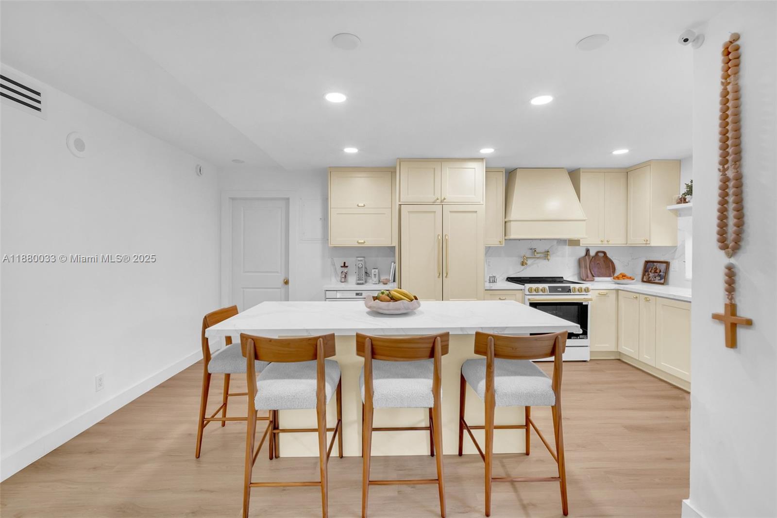 PLAZA OF AMERICAS CONDO P - Residential Lease