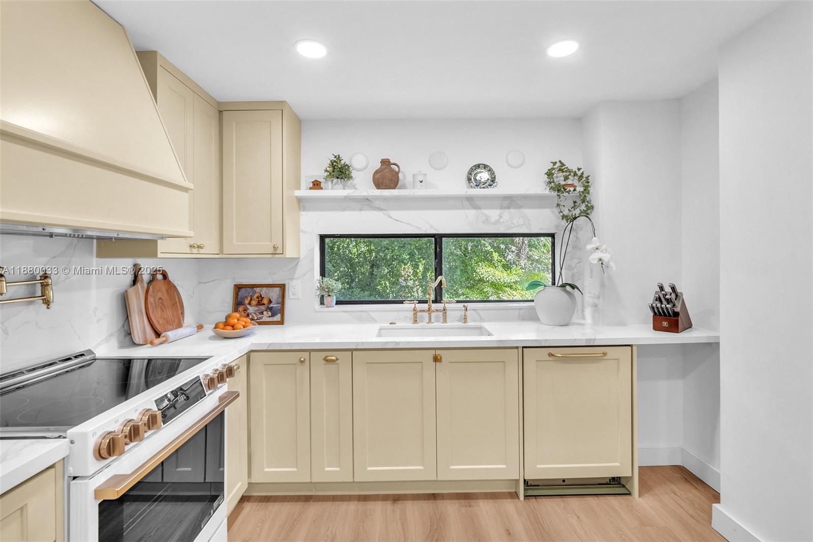 PLAZA OF AMERICAS CONDO P - Residential Lease