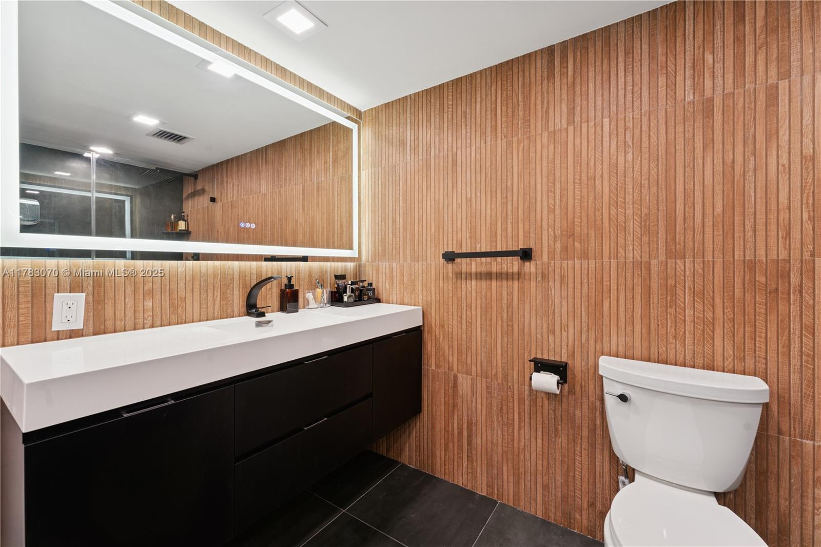 HILLCREST NO 21 CONDO - Residential