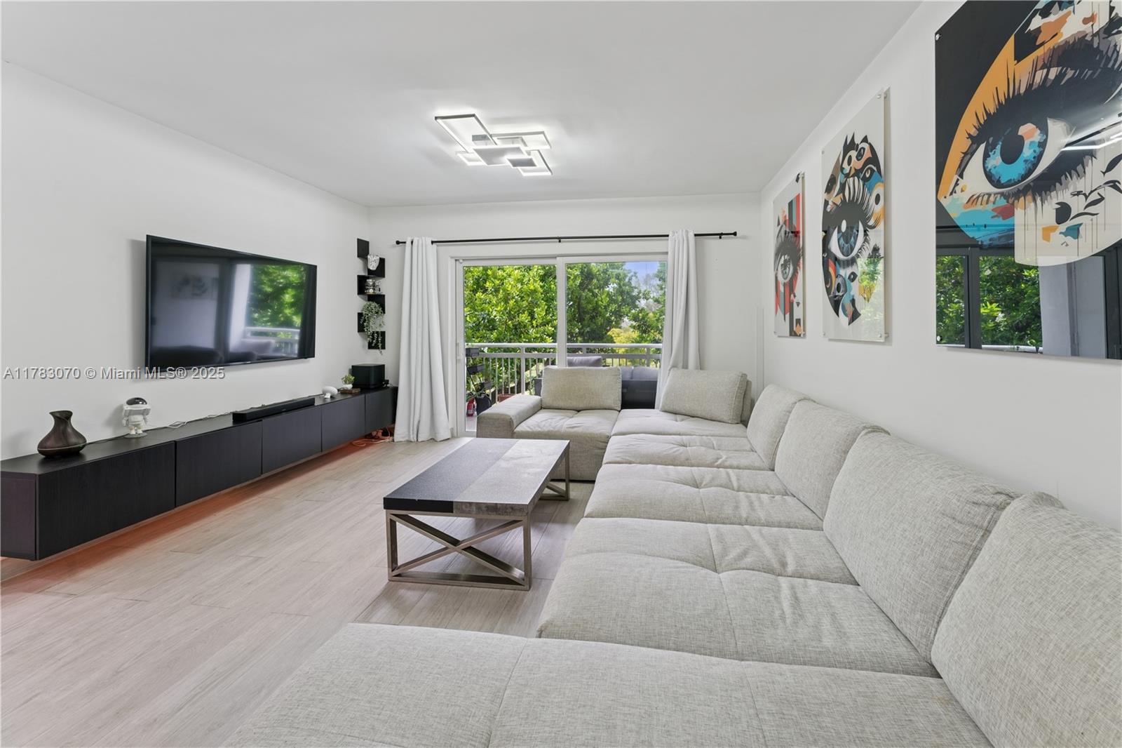 HILLCREST NO 21 CONDO - Residential