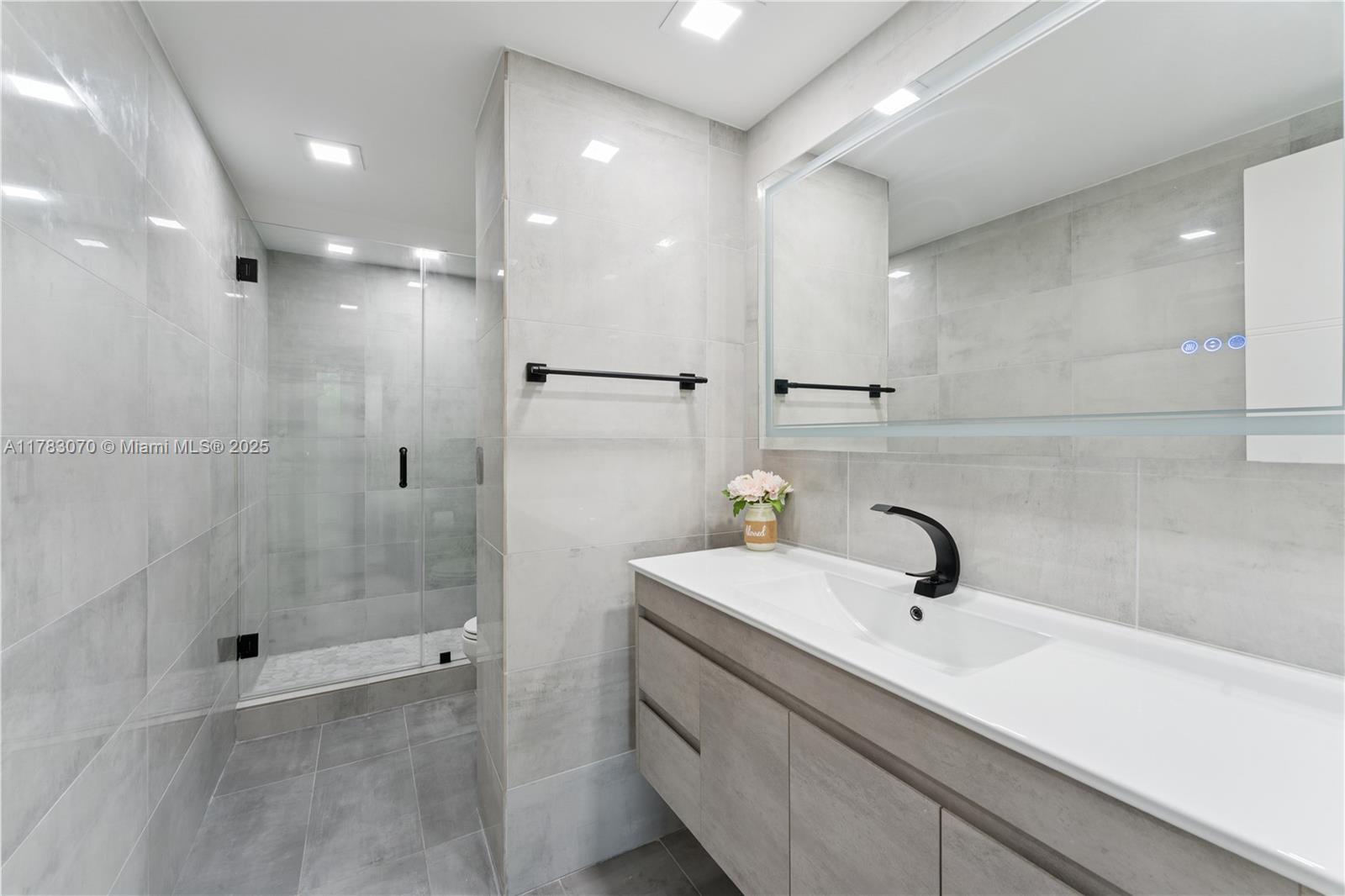 HILLCREST NO 21 CONDO - Residential