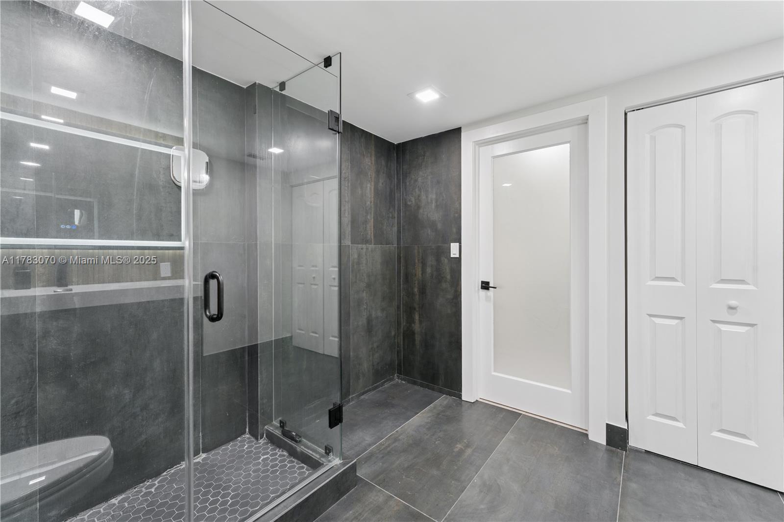 HILLCREST NO 21 CONDO - Residential