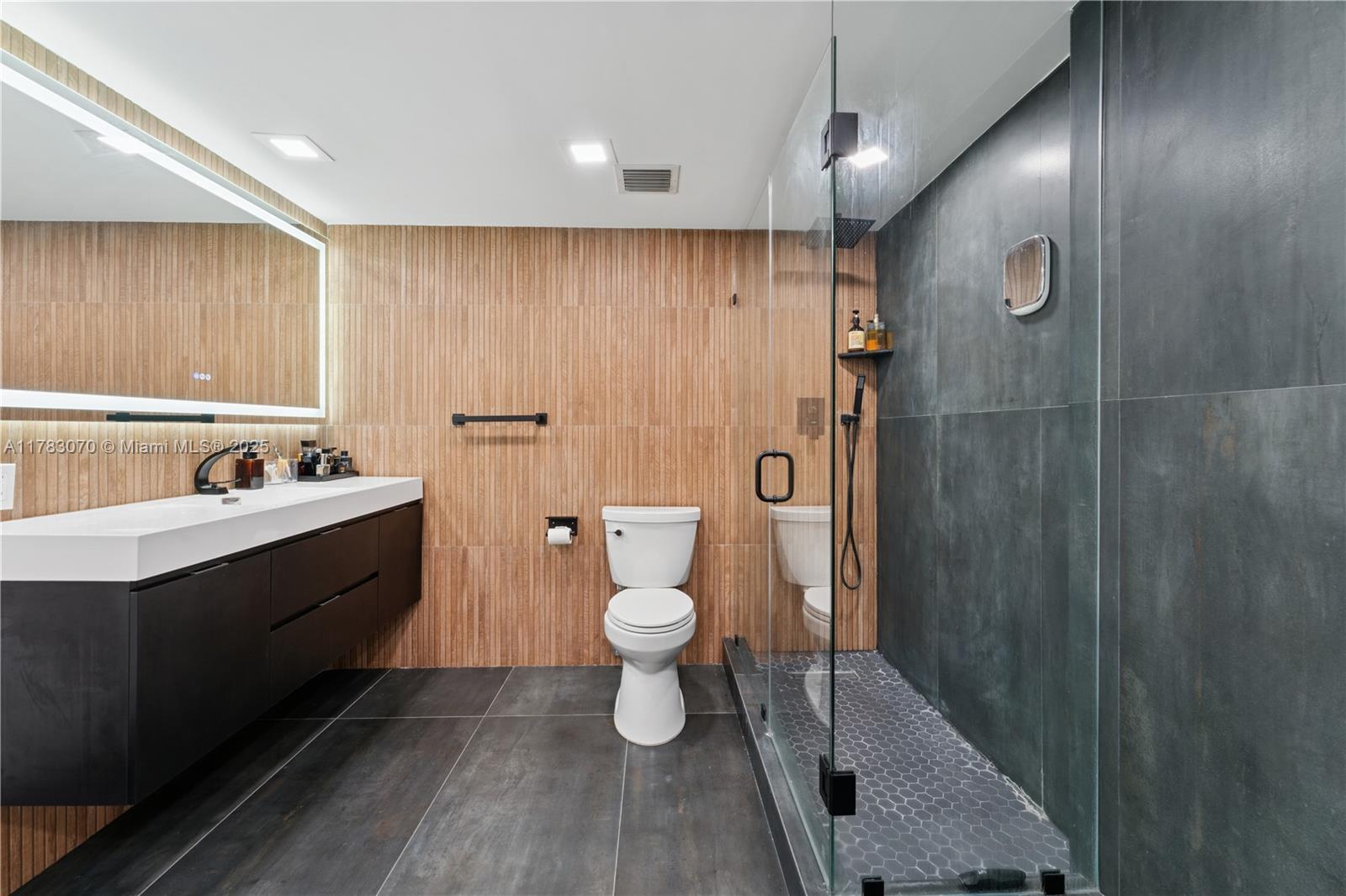 HILLCREST NO 21 CONDO - Residential
