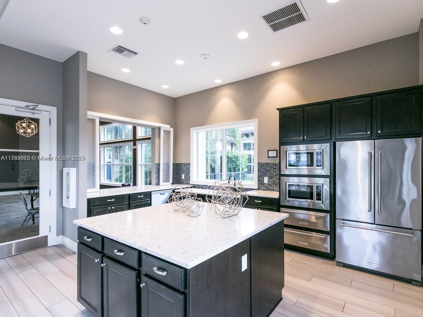 HILLCREST NO 21 CONDO - Residential