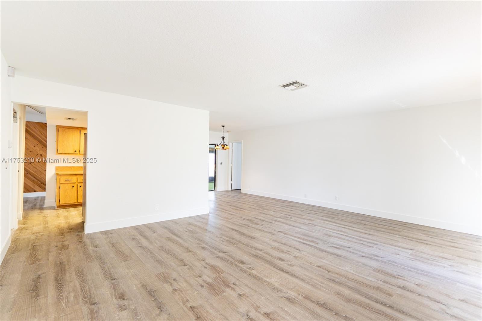COCO WOOD LAKES SEC 2 - Residential Lease